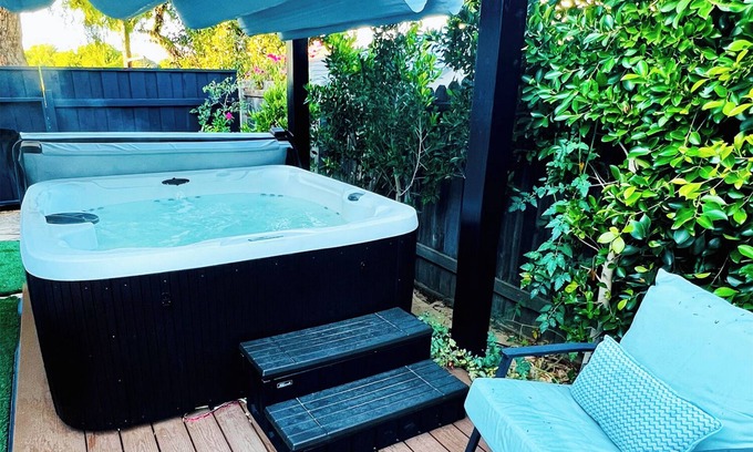 Goleta Casa | Pristine Family Getaway Retreat: Hot Tub, Tree House and Pool near USCB