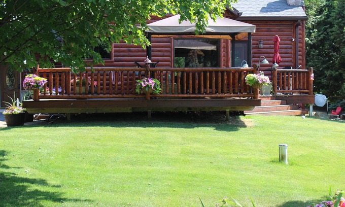 Mayfield Casa | Pristine log home with a western feel! It's not just a stay but an experience!