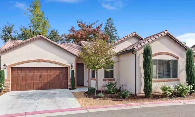 Fresno Casa | Pristine Luxury Home for Traveling Professionals