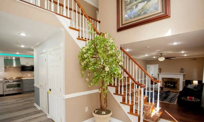 Newtown Casa | Pristine Suburban Escape with Hot Tub