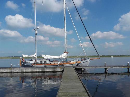 Municipality of Noord-Beveland Cama Y Desayuno | Privé B&B Zeilboot Noorderlicht