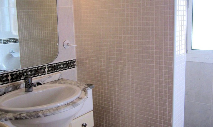 Villanueva de la Concepcion Casa | Private heated pool; sleeps up to 5; a/c and heating; beautiful location; wifi.