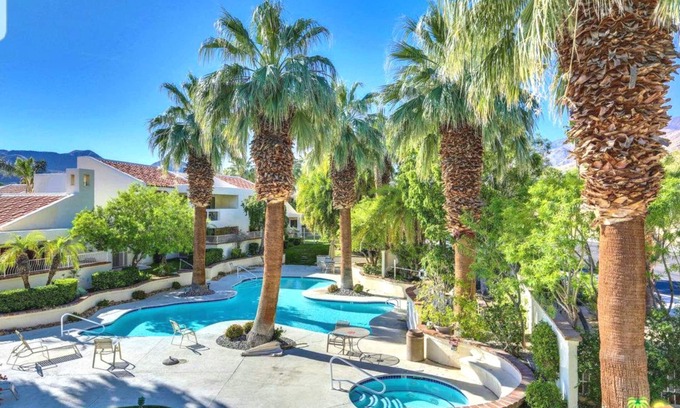 Canyon Corridor Condominio | Privacidad y serenidad en esta comunidad exuberantemente ajardinada