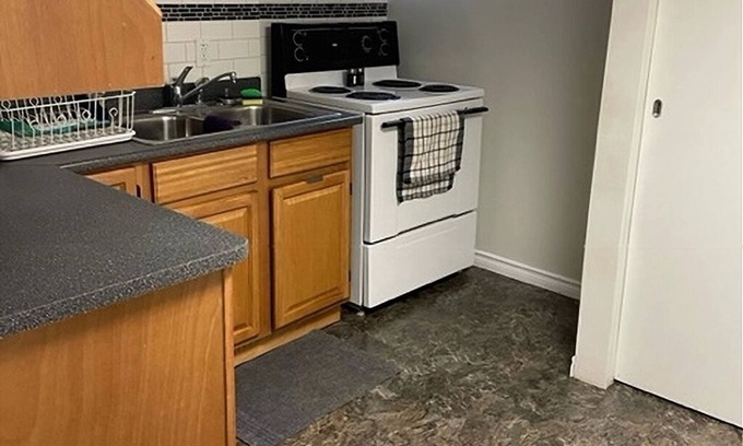 Thunder Bay Apartamento | PRIVATE, 1 BDM APT Sleeps 2 . NEAR AIR, TRANSPORT, SHOPS. Quiet nites.