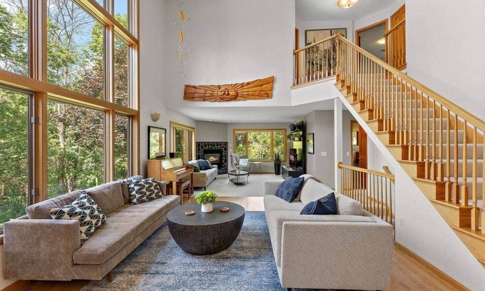 Dayton Casa | Private 10-Acre Estate Pool 2 Kitchens