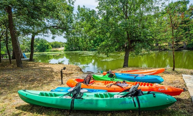 Center Point Casa | Private 180' Riverfront Oasis: Kayak, Fish & Relax