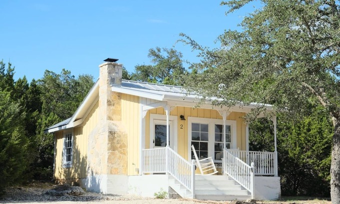 Canyon Lake Cabaña | "Yellow Rose" Charming Shabby Chic 1 Dormitorio Cottage W / Cocina