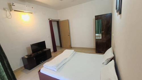 Phase 1 Apartamento | Private 1BHK Flat in Blue Ridge Township