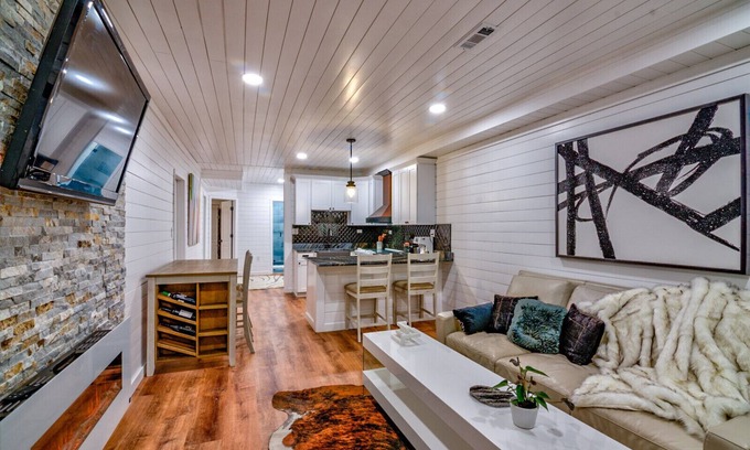 Seymour Apartamento | Private 2 Bedroom Luxury Private Suite at Sugarloaf Mountain Lodge.