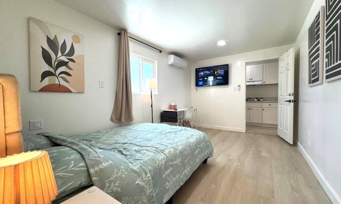 Bassett Casa | Privado 2 rec + 2 baños, cocina, Wi-Fi, A/C, Smart TV. Uso exclusivo.