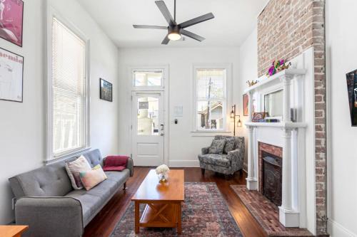 Freret Apartamento | Private 2BR Condo in Uptown by Hosteeva