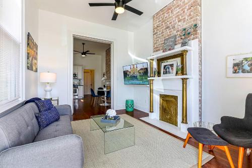 Freret Apartamento | Private 2BR in Uptown by Hosteeva