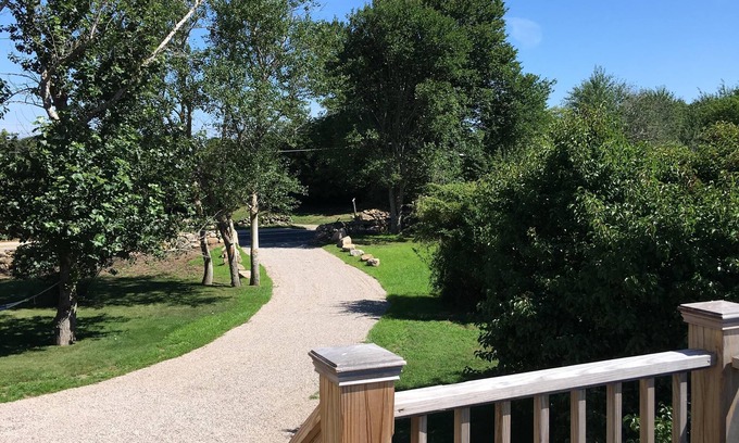 Block Island Cabaña | 2BR - a pie de Old Harbour!