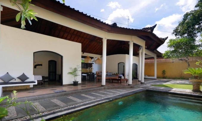 Nakula Villa | Private 2BR villa - 3 mins to Starbucks Dewata