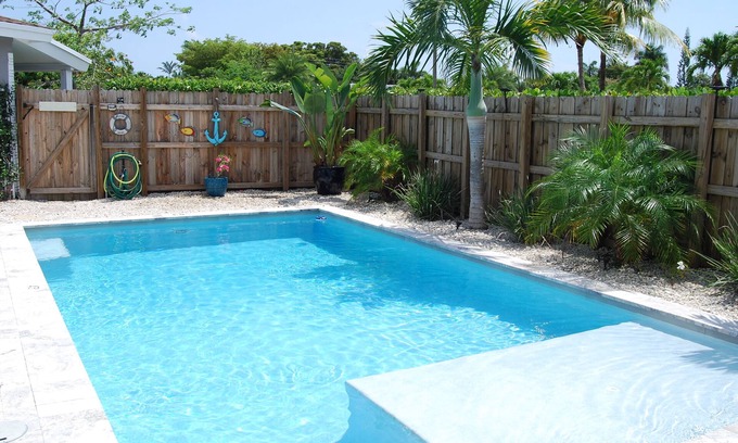 North Andrews Gardens Casa | Private 3/2 home, heated salt water pool, under 3 miles to beach