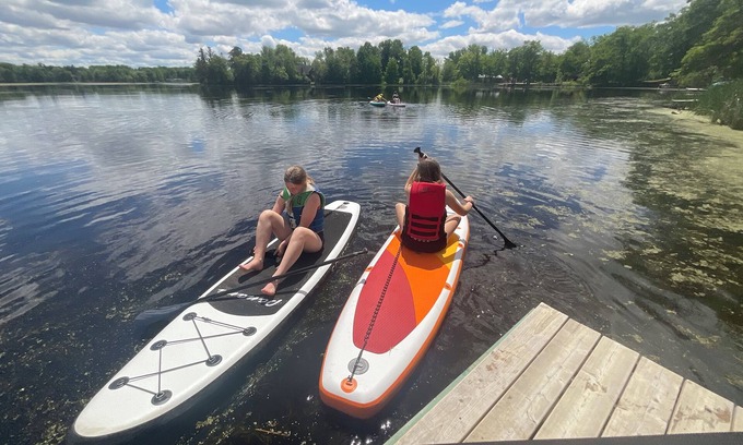 Amery Cabina | Private 3bdr cabin on Apple River kayaks, SUPS, and paddle boat. Pet friendly!