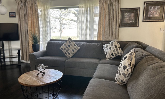 Wayne Casa | Private 4 BDRM -3 BTHS house, 5 Miles from Downtown #2 ❤️