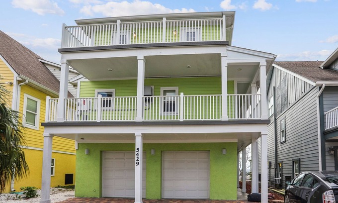 Gulfport Casa | ⭐Private 4BR Home-Water Views-2 Private Balconies-Walking Distance to Downtown⭐