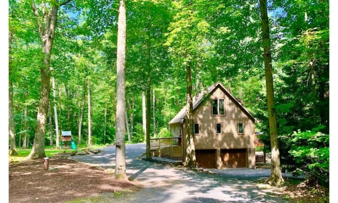 Oakland Chalet De Esquí | Private (5 Star AirBNB!) Lake Access Chalet w/ Hot Tub