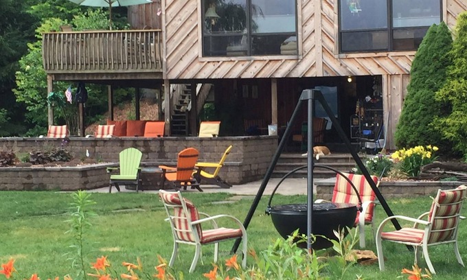 Ashville Casa | Las fechas de verano abren el 1 de enero de 2018Cabaña privada de 70 pies frente al lago, 3br, 3ba, Se aceptan mascotas-