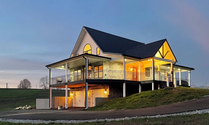 Waddy Casa | Private A-frame Cabin - Hot tub, Firepit & Views