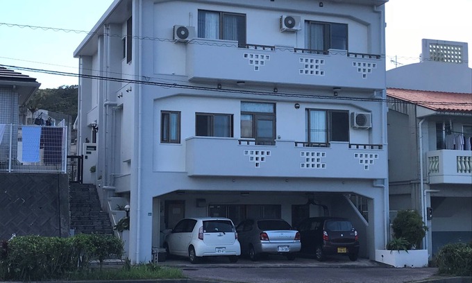 Nago Casa | Habitación privada en el primer piso con buen ambiente (cocina americana + dormitorio para 1 a 4 personas + sala de estar + baño y ducha solamente)
