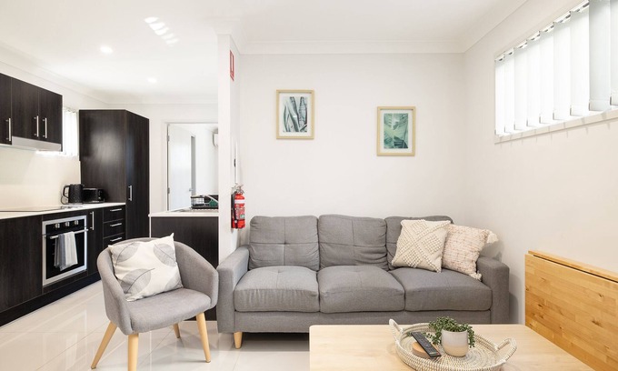 Rocklea Apartamento | Private, Air-Con and Full Kitchen
