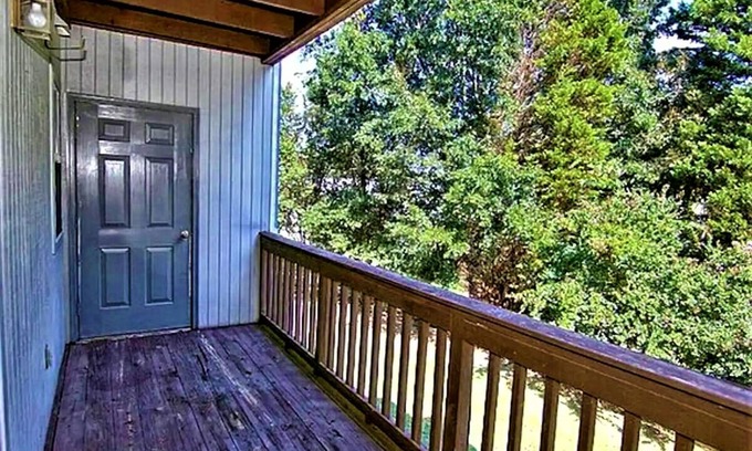Clemmons Condominio | Private, amazing 1-bedroom condo in central location