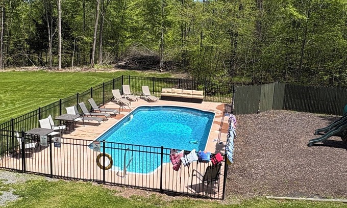 Blakeslee Casa | TITULADO 4. 500sq ft. JACK FROST / CAMELBACK / OUTLETS / CASINO / HOTTUB / SALA DE JUEGOS