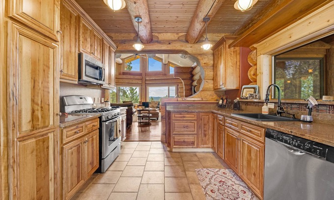 Nemo Casa | Private and secluded home with balcony, decks, patio, and wildlife views