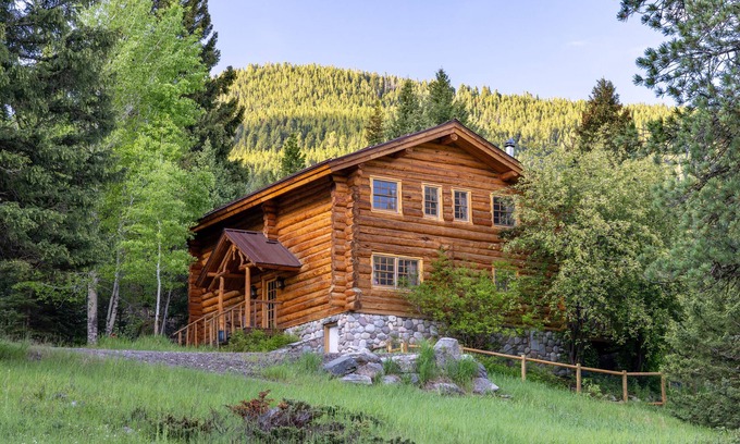 Gallatin Gateway Casa | Private and spacious mountain retreat w/views, privacy, hot tub, & guest house!