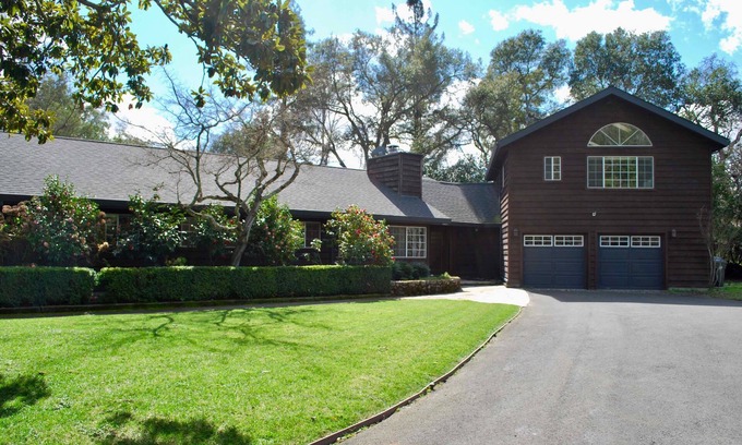 Napa Casa | Casa privada y espaciosa en Napa con vistas a la piscina y al viñedo en 1. 3 acres