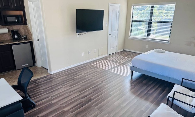 Greater Heights Apartamento | Private apartment, great location and amenities!