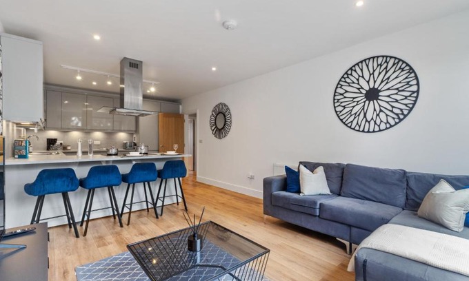 West Hendon Casa | Private Apartments & En-suite Double Rooms - 5 Minute Walk to Hendon Central Station - Reach Central London in just 21 Minutes