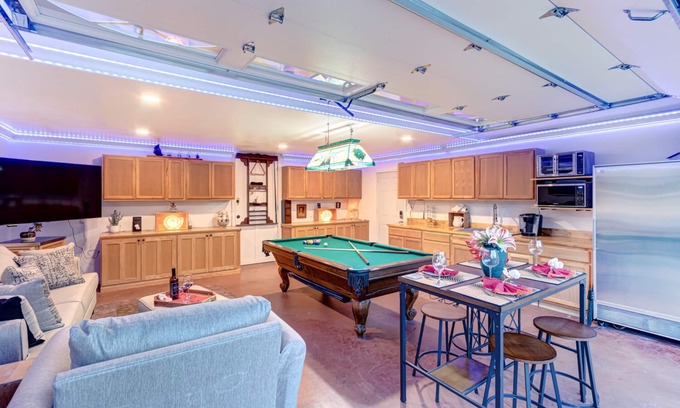 Vista Cabaña | Private, ! B/B, Billiard room with deck, Outdoor living, Privacy, Fenced, Yard