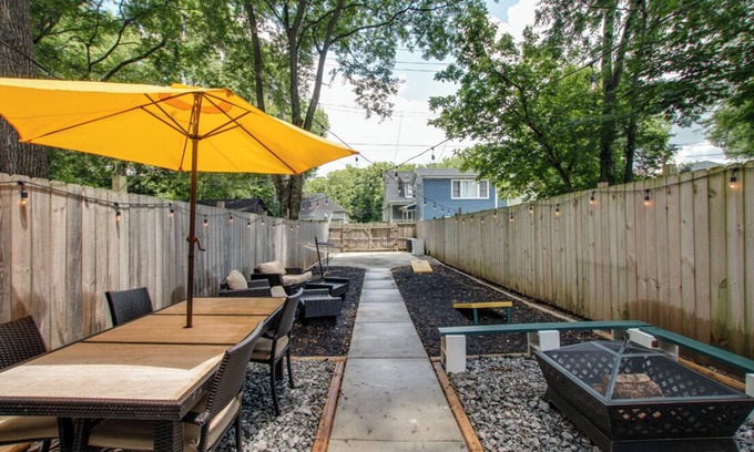 East Bank Casa | Private Backyard 2mi to Downtown