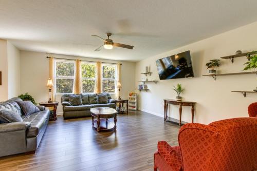 Johnstown Casa | Private Backyard! Spacious Home 25 Mi to Columbus