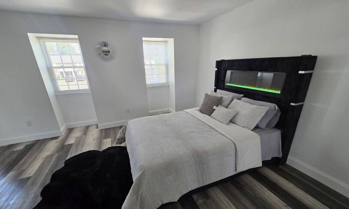 Burlington Apartamento | Private Balcony-Pet Friendly -City Access -Gaming