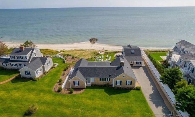 West Harwich Casa | Private beach all for you! 6 bedrooms and 5 full baths. RPMS053