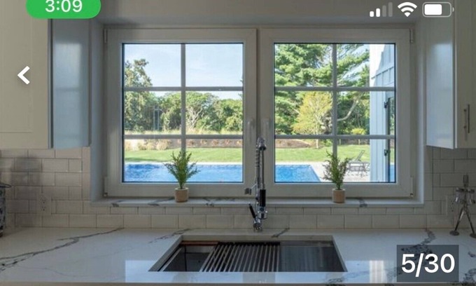 Orient Point Otro | Private Beach and Ing Pool! New build 4 bed 4.5 bth Farmhouse! Chefs kitchen