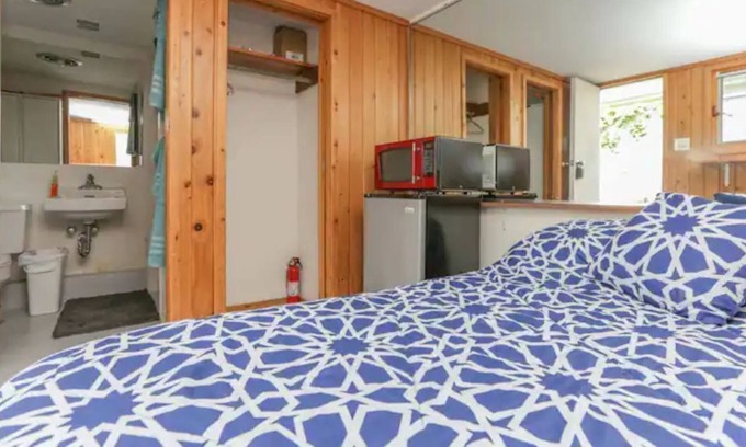 Northeast Virginia Beach Casa | PRIVATE BEACH BUNGALOW IN PEACEFUL NEIGHBORHOOD