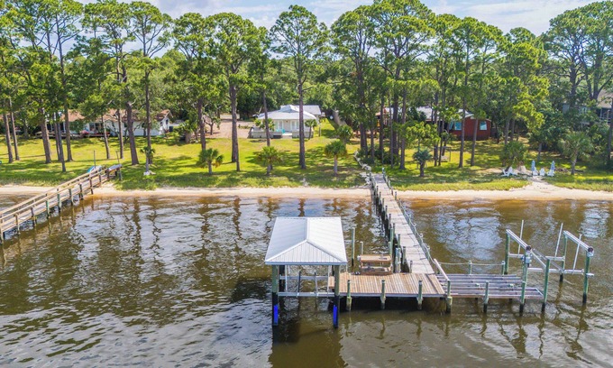 Panacea Casa | Private Beach + Dock: Waterfront Panacea Retreat!