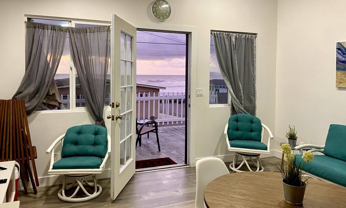 Santa Monica Cabaña | Private Beach Entrance- Beach Corner House