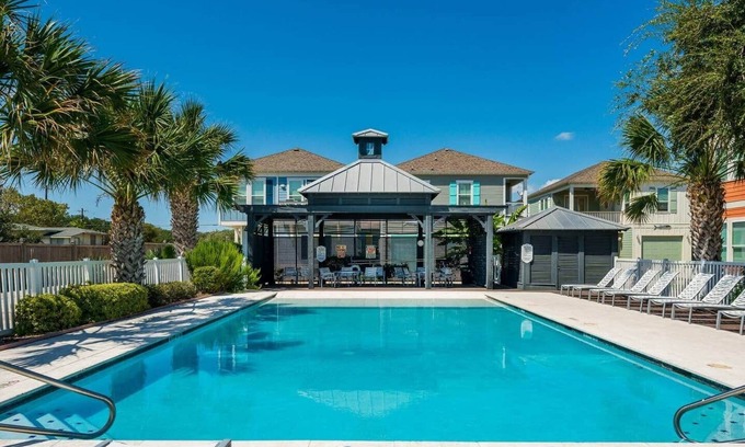 Sailhouse Casa | Blissful Retreat 1 Story, Fishing Pier & Pool. More than a stay it's a Retreat!