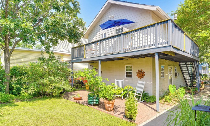 Galveston Apartamento | Private Beach Pass: Cozy Galveston Apartment!