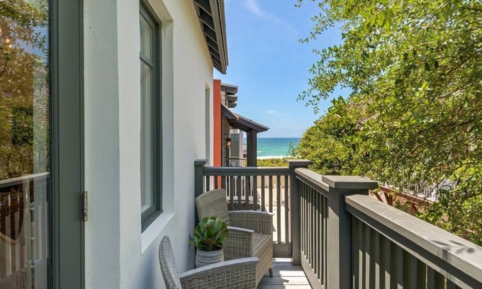 Rosemary Beach Cabaña | PRIVATE BEACH/POOL ACCESS-Ultimate Getaway-Gulf Views-Steps to Beach-2 Bikes