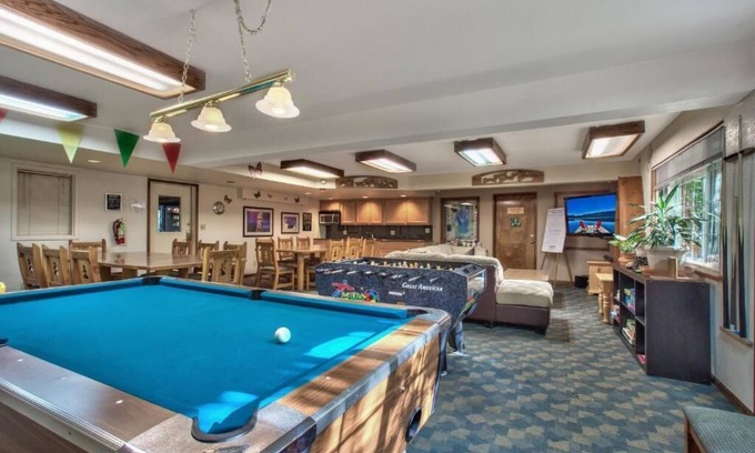 South Lake Tahoe Complejo | Private Beach Resort for Summer Family Fun