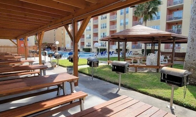 South Padre Island Condominio | Private Beach Access Pool & Hot Tub Bbq Pits 1 Bedroom Home by RedAwning