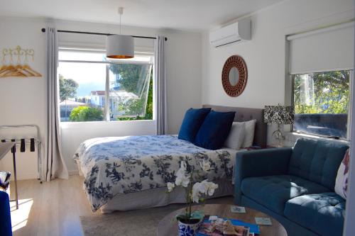 Paraparaumu Beach Apartamento | Private Beachside Studio with Courtyard and Sea view