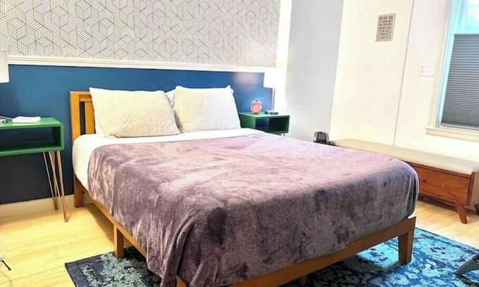 Old North End Apartamento | Private+Beautiful Downtown Pad- Near Church St